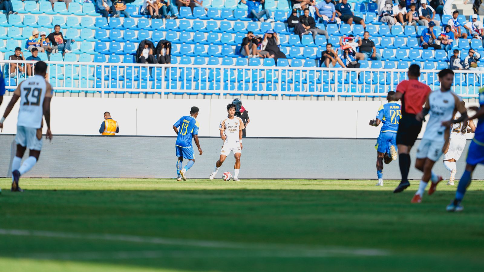 [Placeholder: Foto kegiatan latihan UKM]