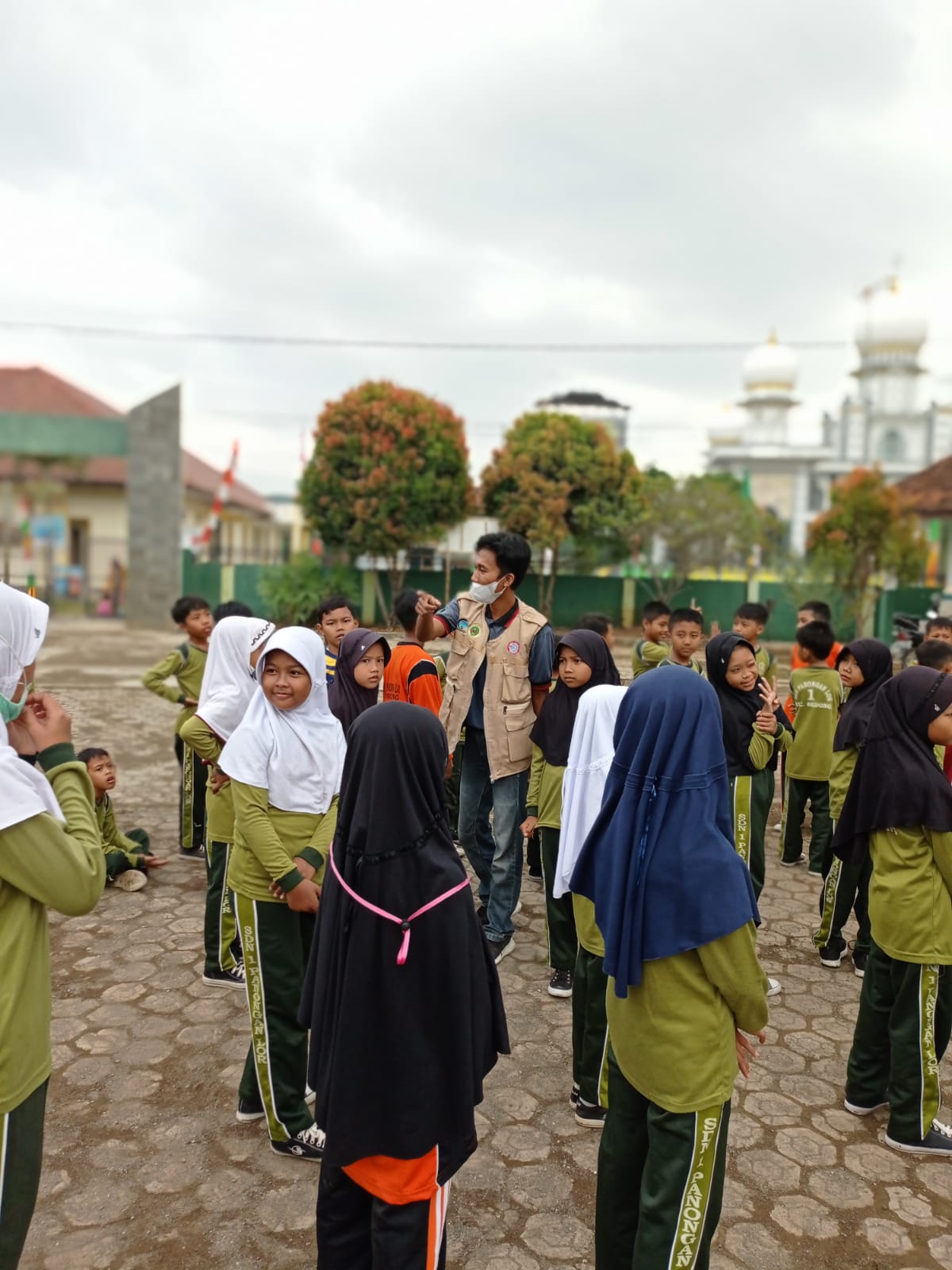 [Placeholder: Foto mahasiswa PPL sedang mengajar di kelas]