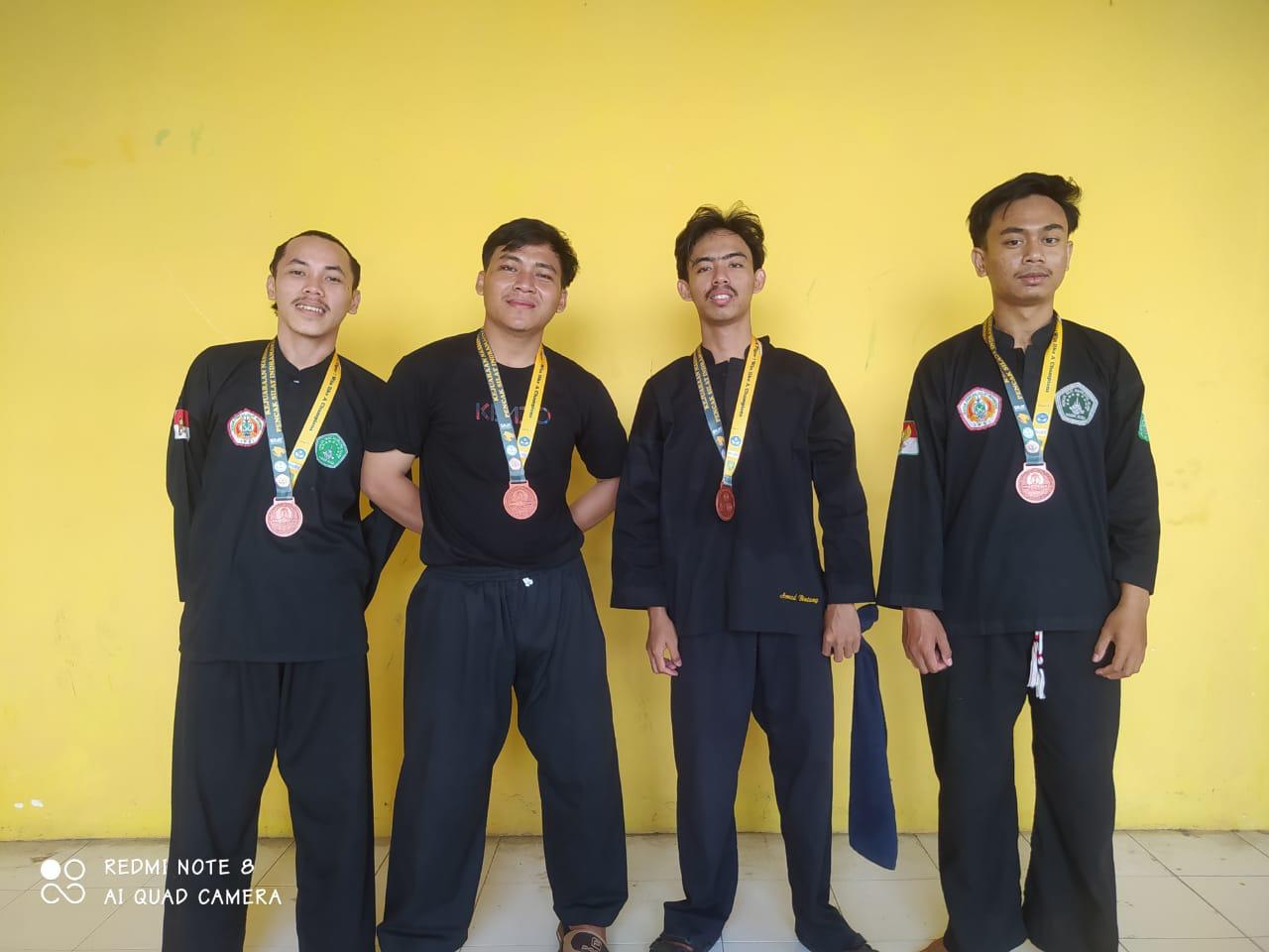 [Placeholder: Foto latihan atau pertandingan UKM Pencak Silat PJKR]